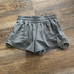 - LULULEMON HOTTY HOT SIZE 4